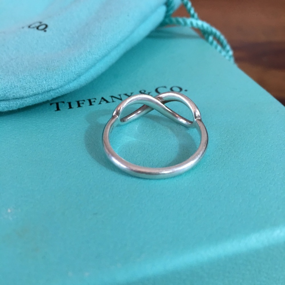 Tiffany & Co. Infinity Ring Size 7 - Picture 7 of 7